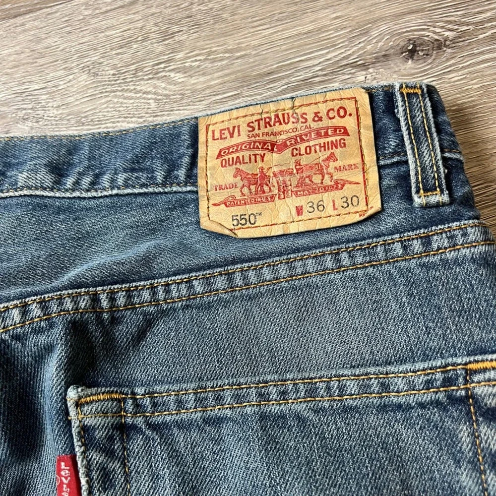 Levis 550 Jeans Mens 36x30 Blue Relaxed Fit Tapered Leg Distressed Denim 90s